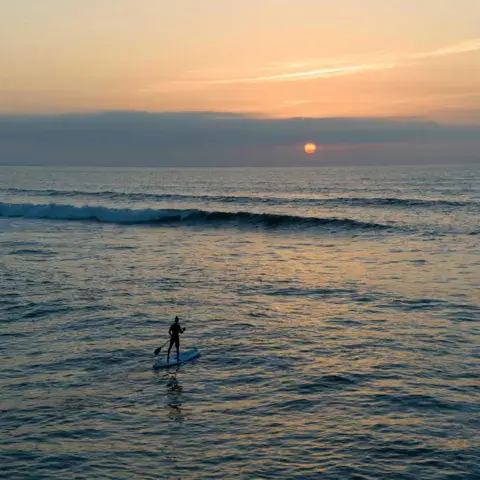 Sortie en stand up paddle au large de la plage de Haouzia