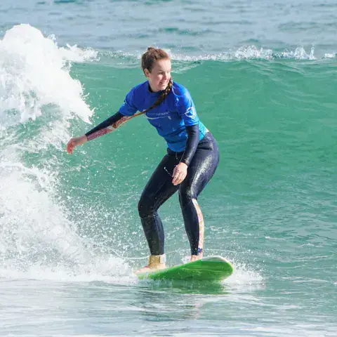 Cours de surf niveau intermédiaire