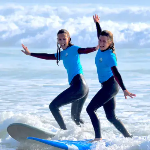 Cours de surf, Sama Sama
