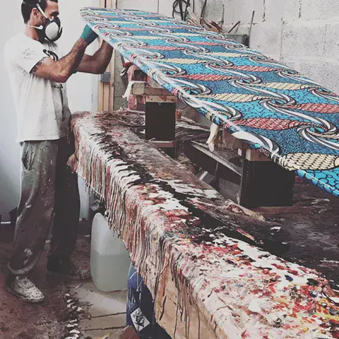 Terry, shaper de longboards à Biarritz