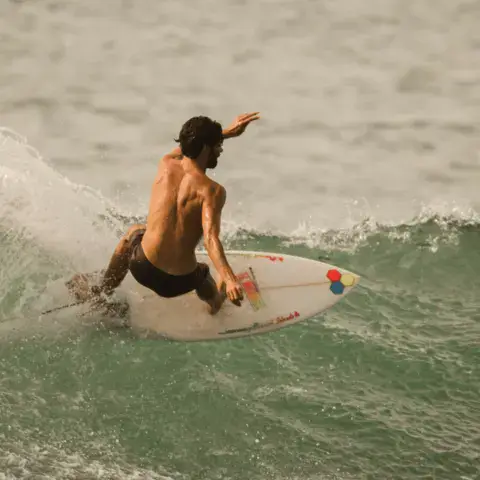 Surf à Hendaye avec Lehena