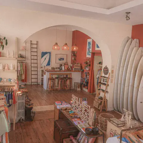 Planches en magasin chez Colors of Surfing