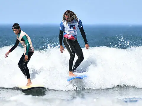 Séance de surf à Saint-Trojan-les-Bains
