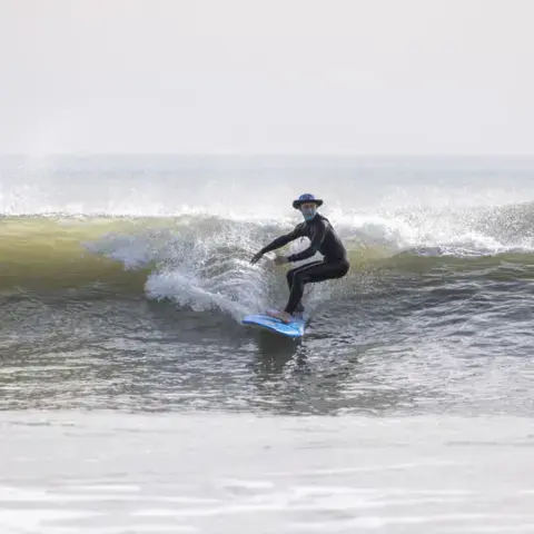 Surf en petit groupe sur l'île d'Oléron