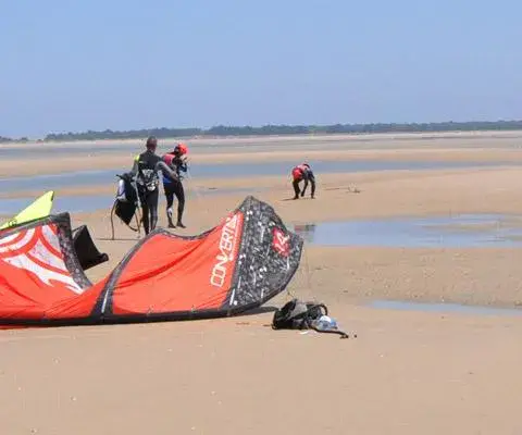 Session de kite sur la plage de Fromentine