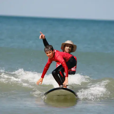 Séance de surf à La Tranche-sur-Mer