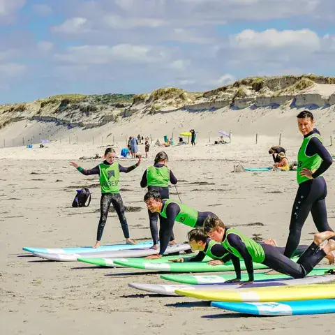 Séance de surf à la Pointe de la Torche