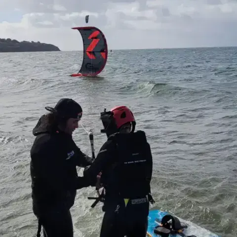 Séance de kitesurf sur la presqu'île de Rhuys