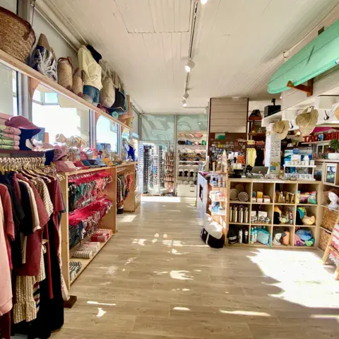 Intérieur du Tao Surf Shop