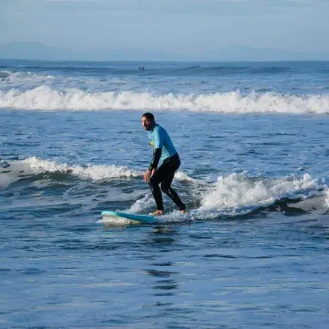 Surfeur sur une vague à Hossegor
