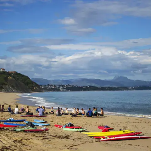 Planches alignées sur la plage de Biarritz