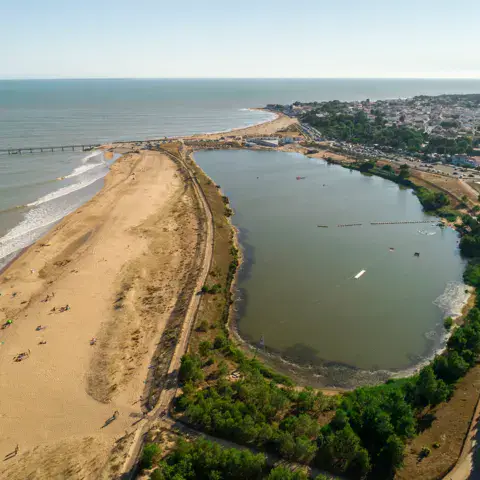 Vue aérienne de la zone nautique du Maupas