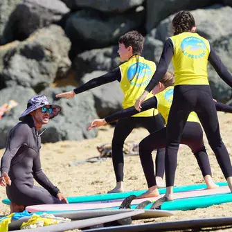 Groupe d'élèves de l'école sur la plage du Prévent