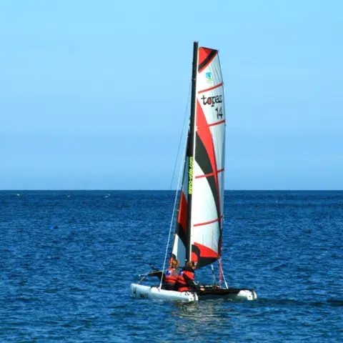 Catamaran en navigation