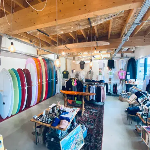 Intérieur de la boutique Chipiron à Hossegor