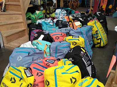 Rayon de matériel d'occasion : ailes et sacs de kite