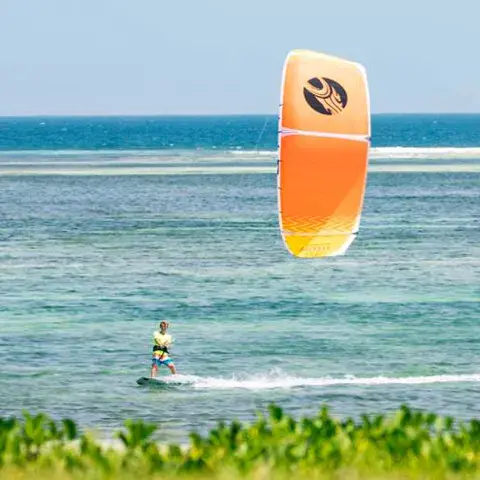 Kitesurfeur dans la baie de Quiberon