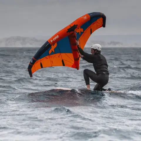 Session de wingfoil encadrée par The Ridery