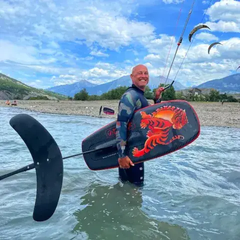 Kitefoil au lac de Serre-Ponçon