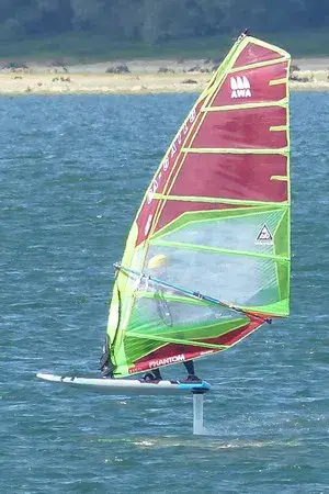 Windfoil sur le lac d'Orient