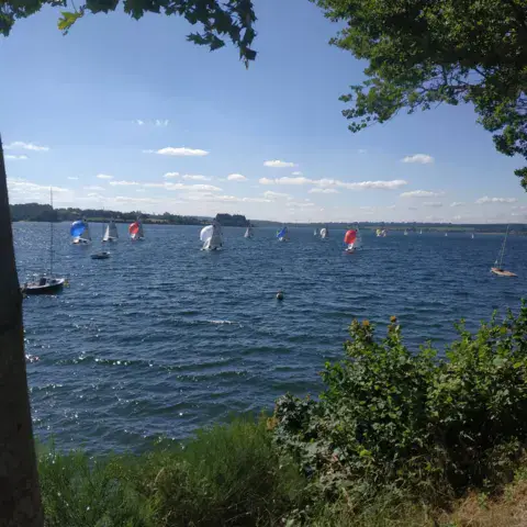 Voiles sur le lac de Pareloup