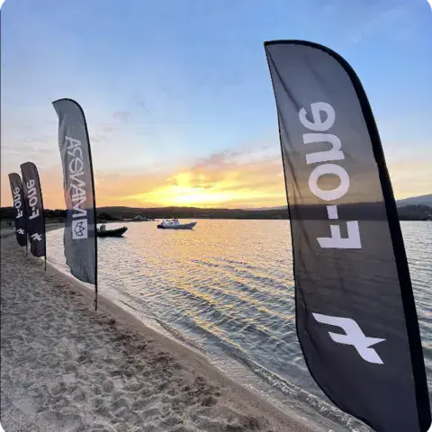 La plage de la base au coucher du soleil