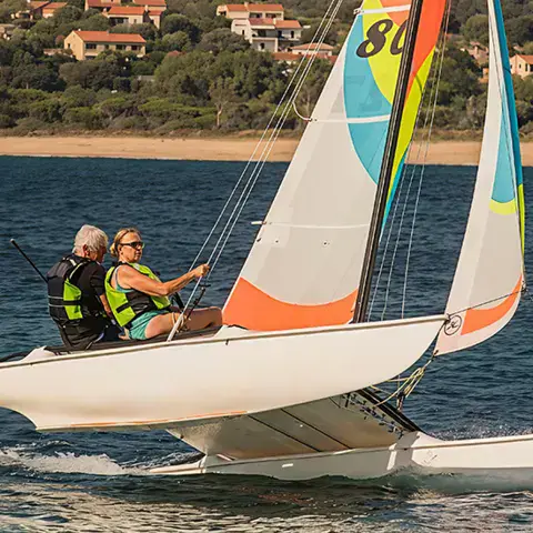 Catamaran dans le golfe du Valinco