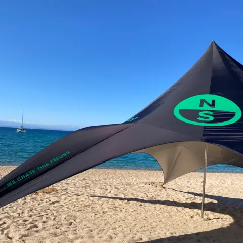 Tente de l'école sur la plage
