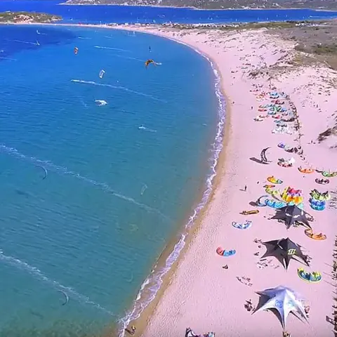 La kite zone de Porto Pollo vue du ciel