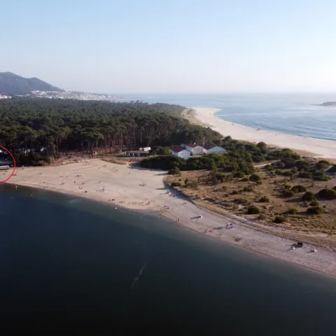 Vue aérienne de la plage de Foz do Minho et de la lagune