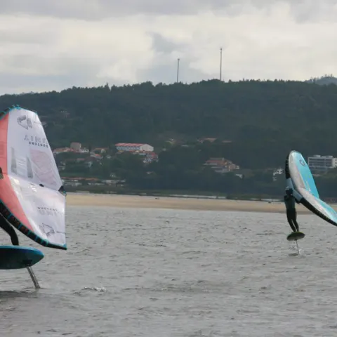 Wingfoilers sur la lagune