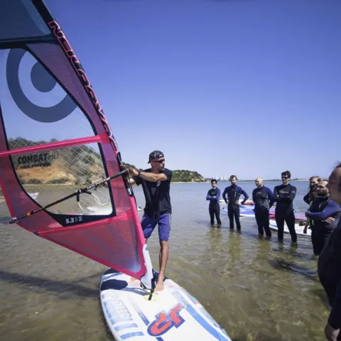 Initiation au windsurf en groupe