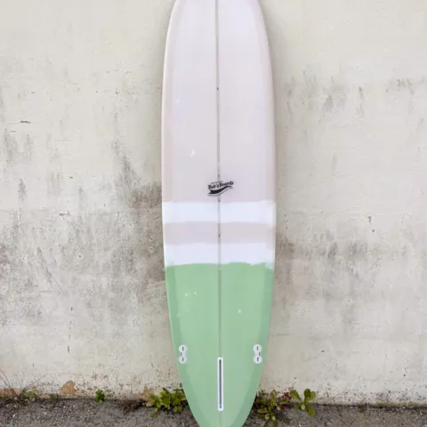 Planche de surf gris et vert