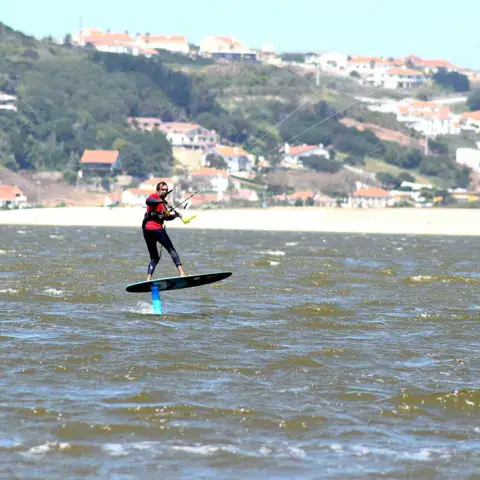 Kite hydrofoil sur la lagune