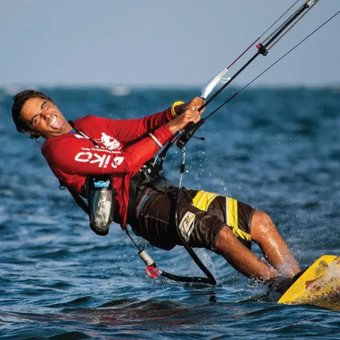 Rider en kitesurf