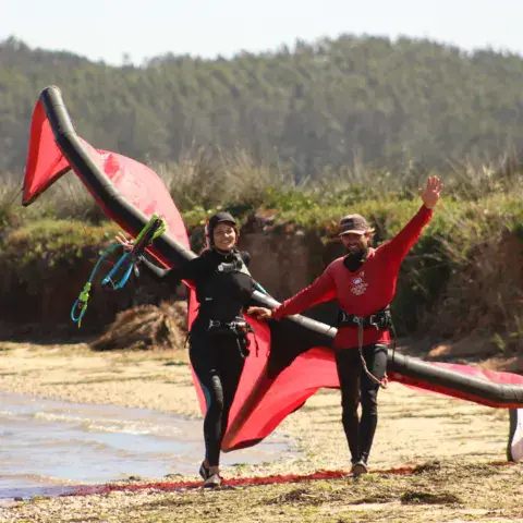 Session de wing sur la plage
