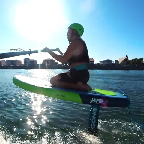 Rider en foil sur la ria
