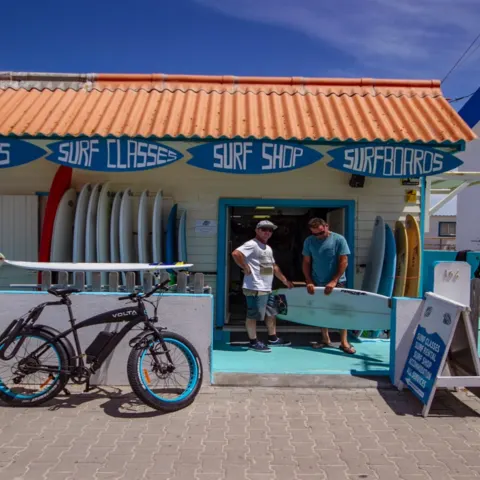 Le Surf Center vu de la rue