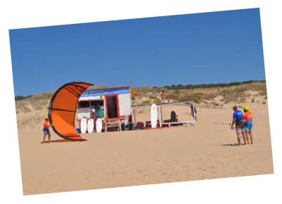 La plage de Bela Vista et le local de l'école