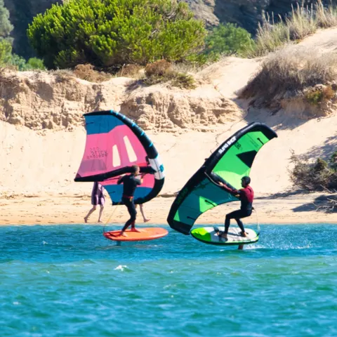 Wing foil sur la rivière