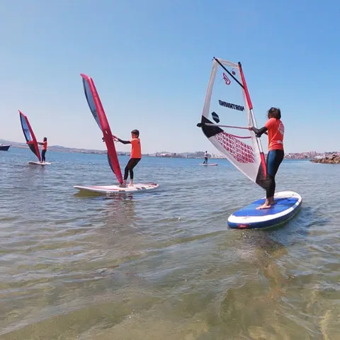 Cours de windsurf en eau calme