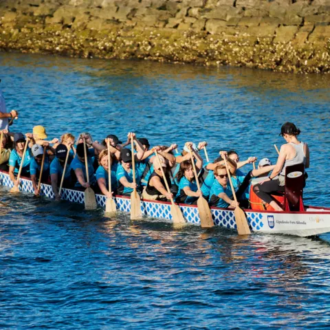Bateau-dragon en mer