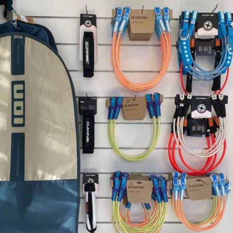 Rayon d'accessoires et sac de transport en magasin