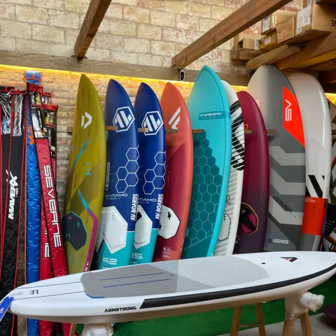 Rack de planches de windsurf et de SUP