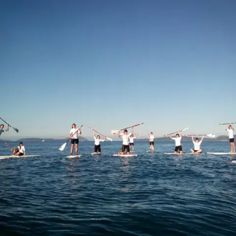 Groupe du club en paddle sur la ria