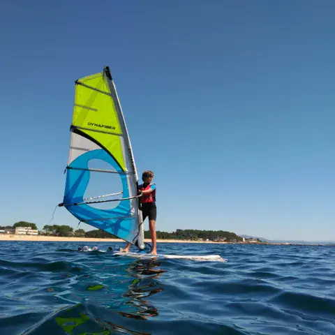 Élève de windsurf sur la ria d'Arousa