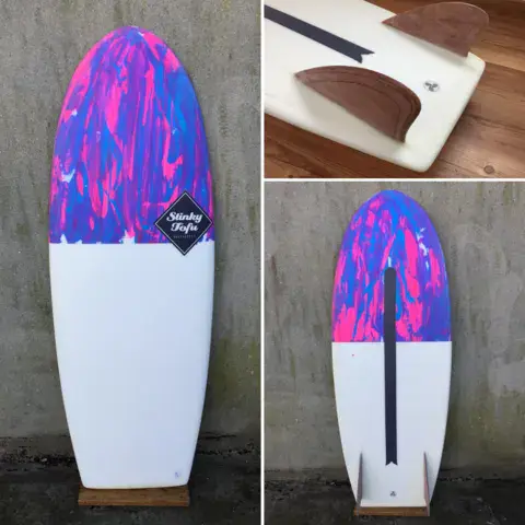 Planche aux couleurs rose et bleu, quille en bois, vue dessus et dessous