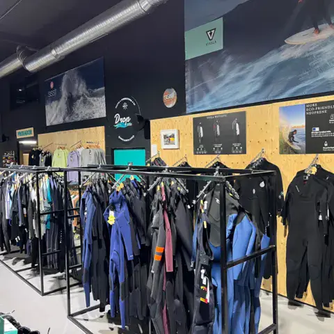 Rayon de combinaisons de surf