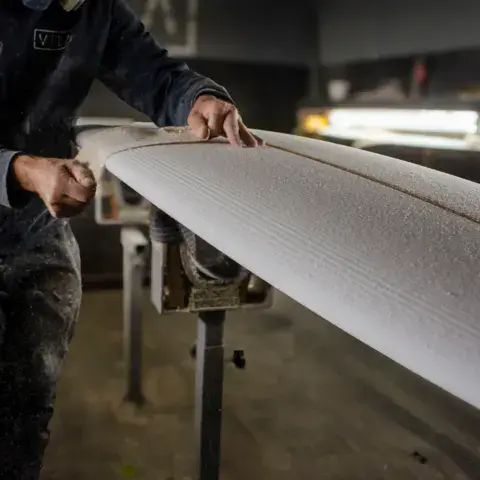 Planche brute en cours de fabrication