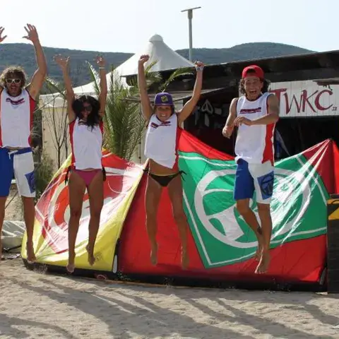 L'équipe devant la base TWKC